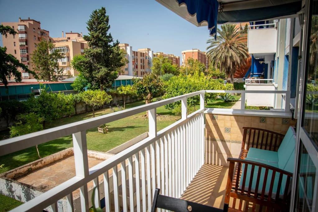 Piso con Jardín Apartamento Málaga Exterior foto