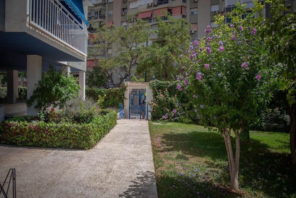 Piso con Jardín Apartamento Málaga Exterior foto